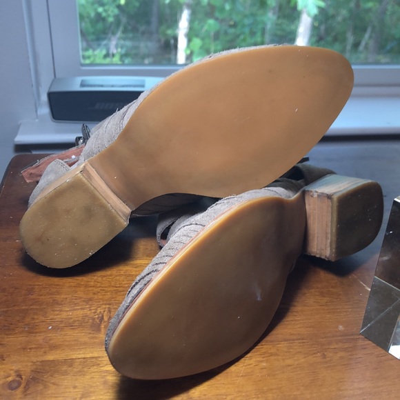 Jeffery Campbell (7M) pointy toe 1” heal Tan suede with zipper back open sides - Picture 7 of 7